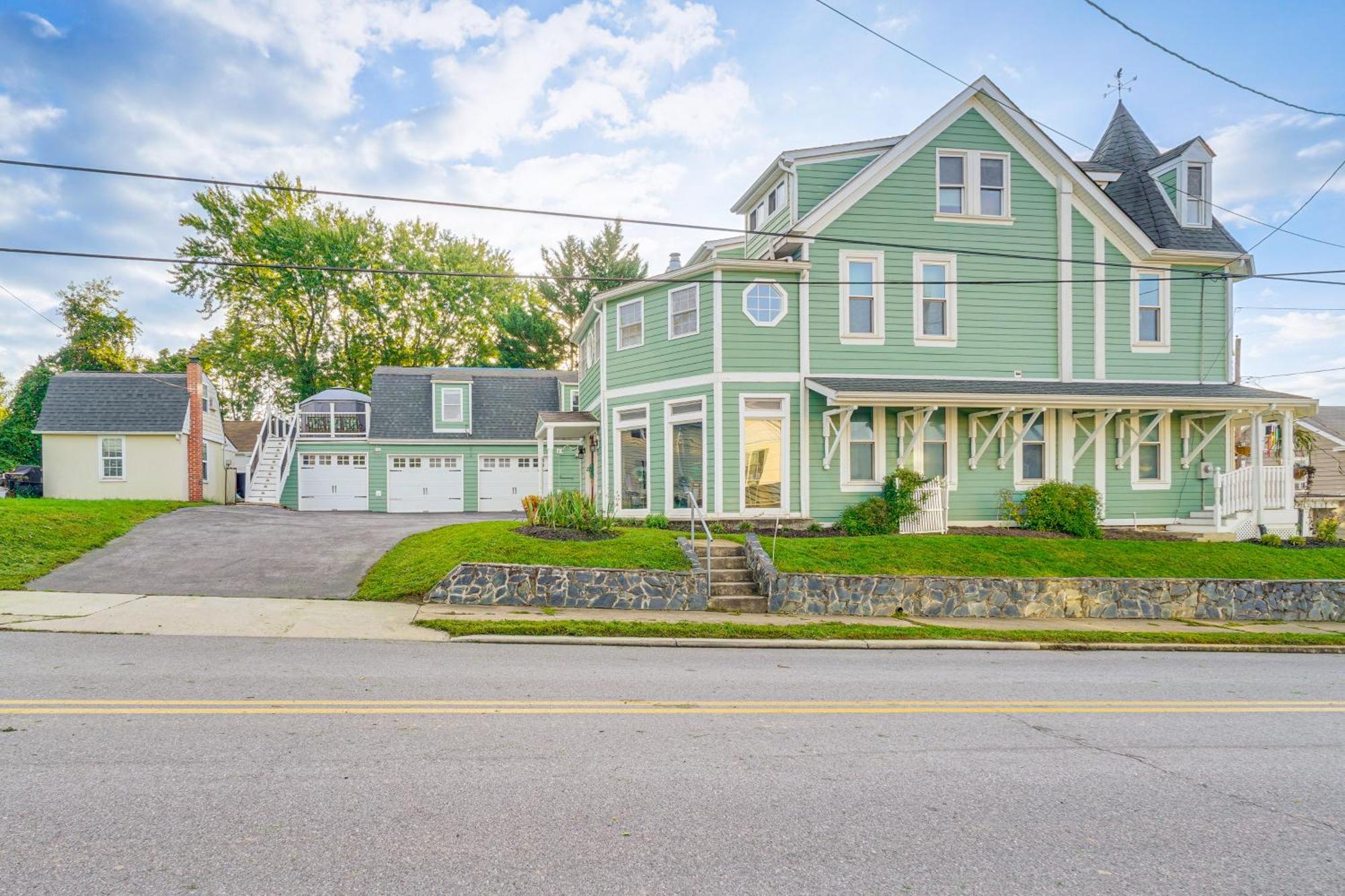 Epic Brunswick Apartment, Deck With Private Hot Tub! Exterior foto