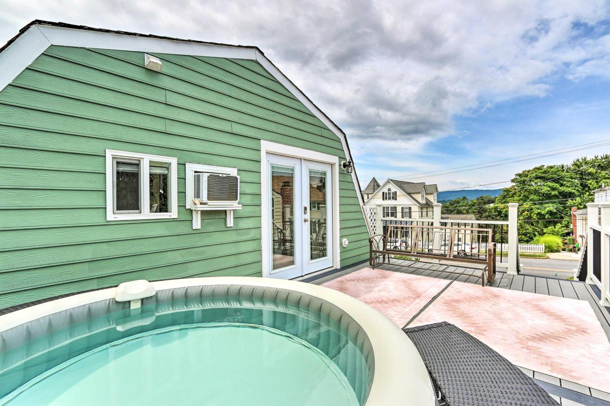 Epic Brunswick Apartment, Deck With Private Hot Tub! Exterior foto